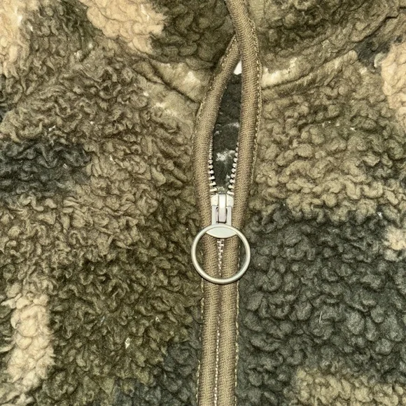 Hollister Cropped Faux Sherpa Jacket, Size M - Picture 10 of 16